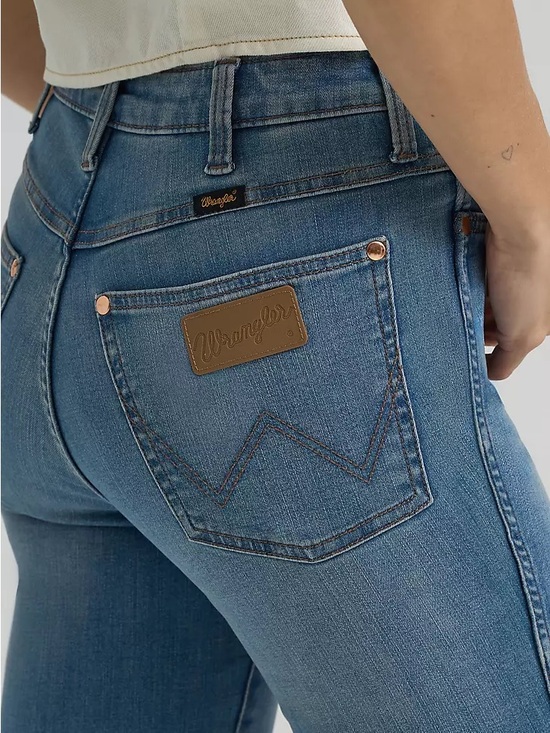 Wrangler Women's Lainey Wilson Boot Cut Jeans - Dark Blue Wash 30 - Picture 8 of 9